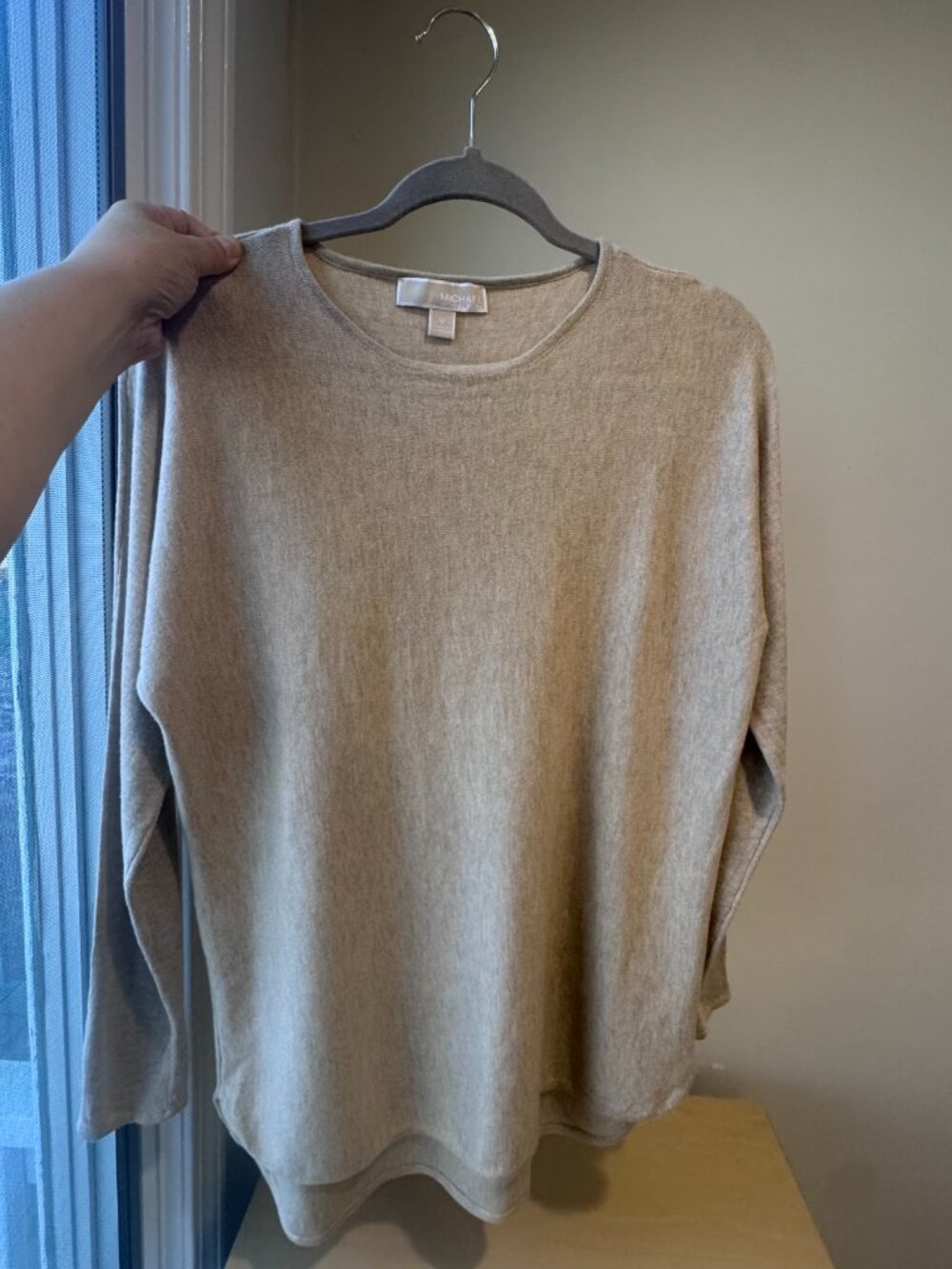 Michael Kors Lightweight Crewneck Sweater – Size M – Gold Logo 🔥